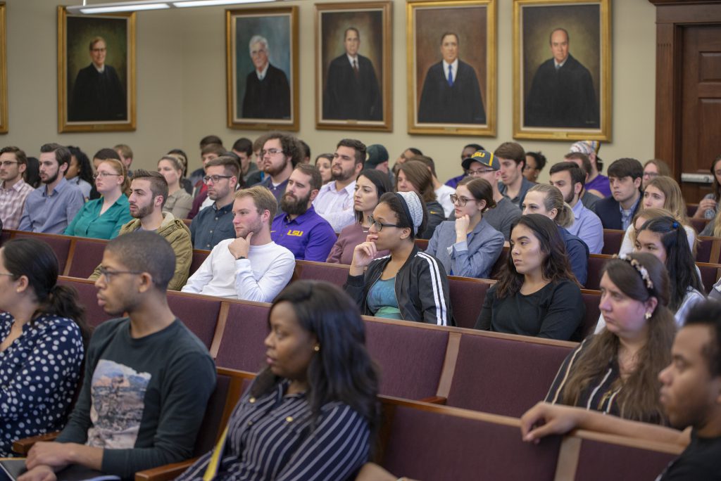 In front of a large public of faculty, students and alumni